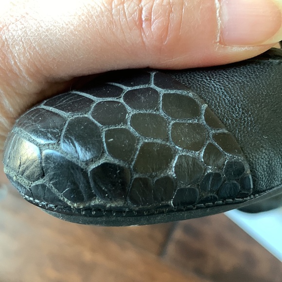 BANANA REPUBLIC Leather Snakeskin Detail Flats - Picture 12 of 16